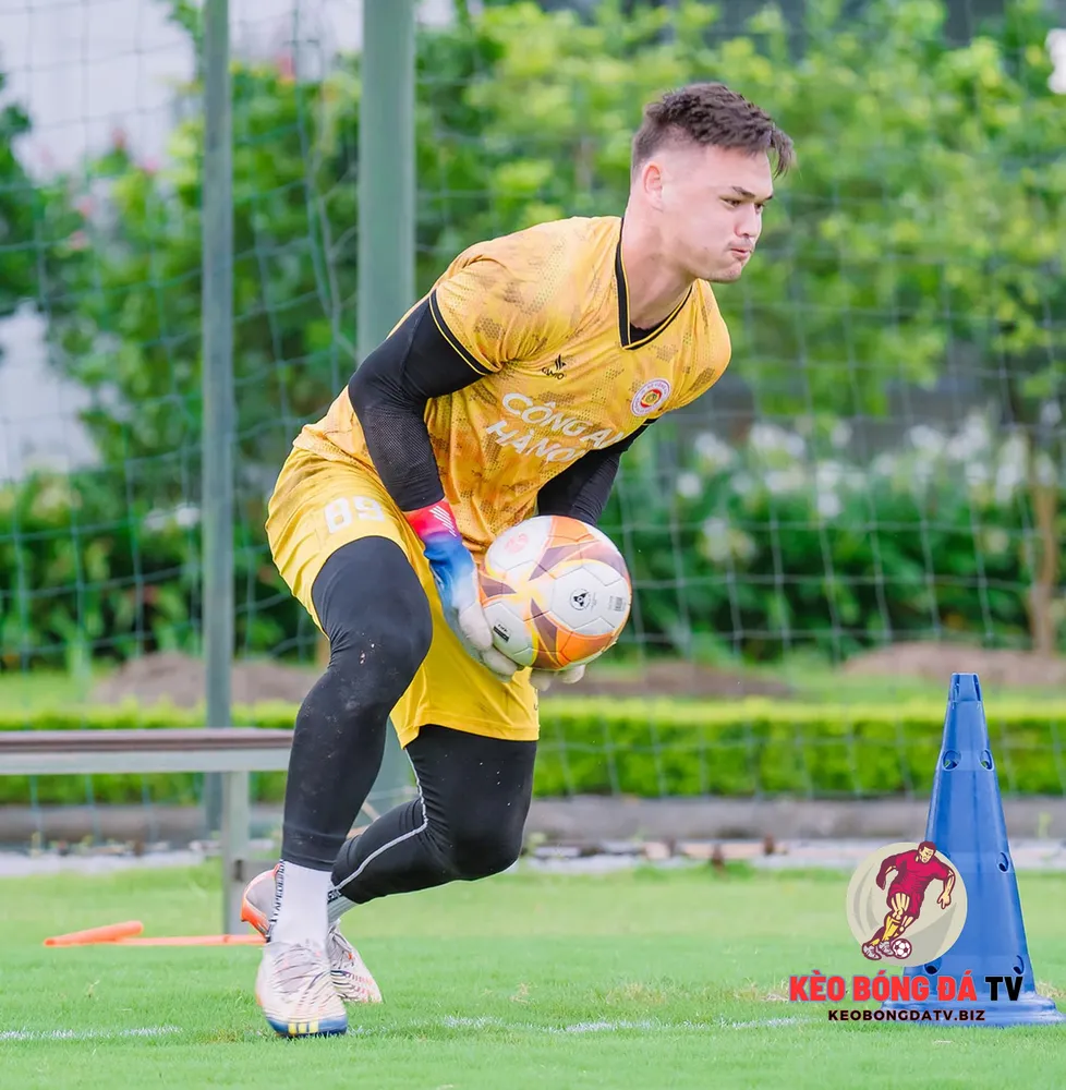 Patrik Lê Giang thủ môn Việt Kiều được quan tâm thời gian gần đây đang thi đấu tại V League